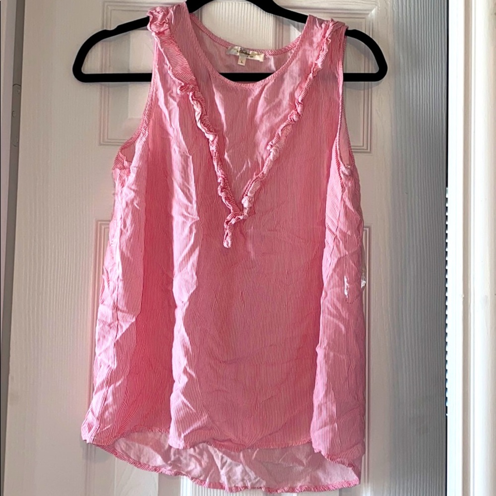 Pink ruffle top / wrinkled but in great condition
